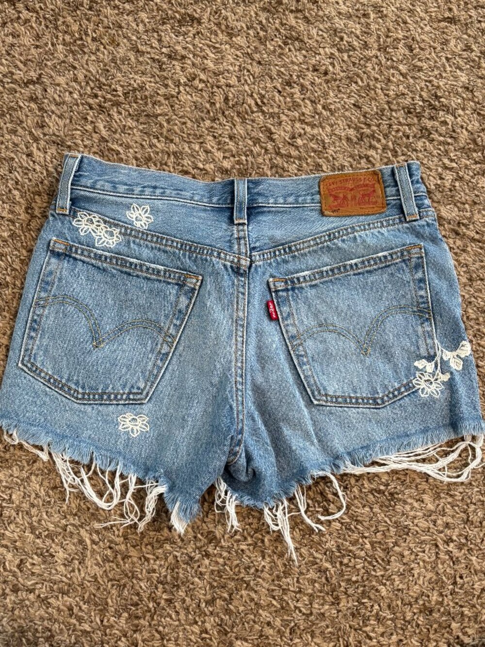 Levi's 501 Embroidered Shorts - Size 25